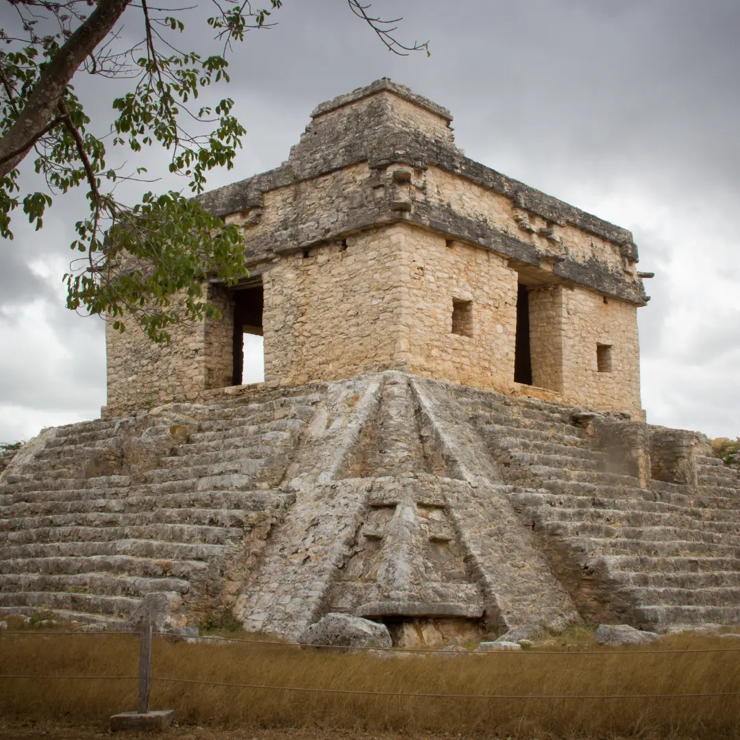 Templo de las siete muñecas en Dzibilchaltún